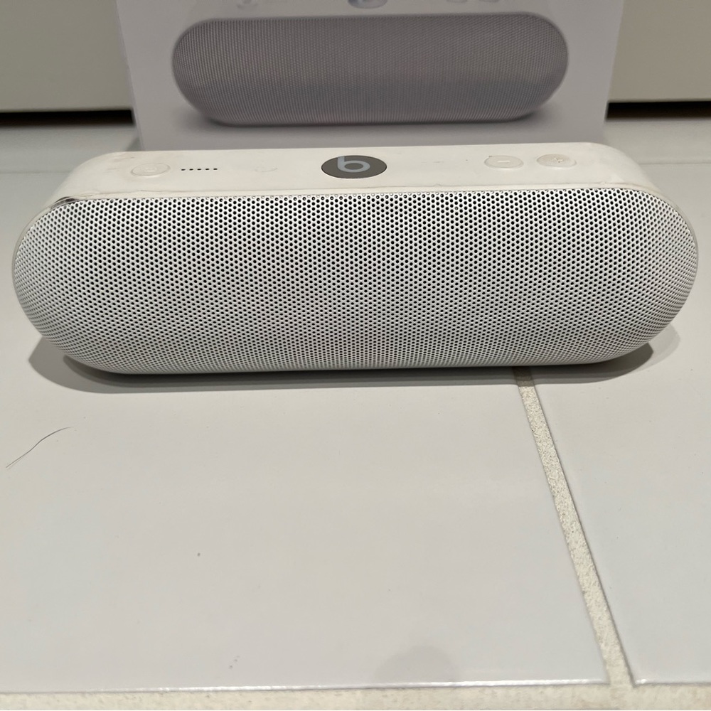 Beats pill+ model A1680- used